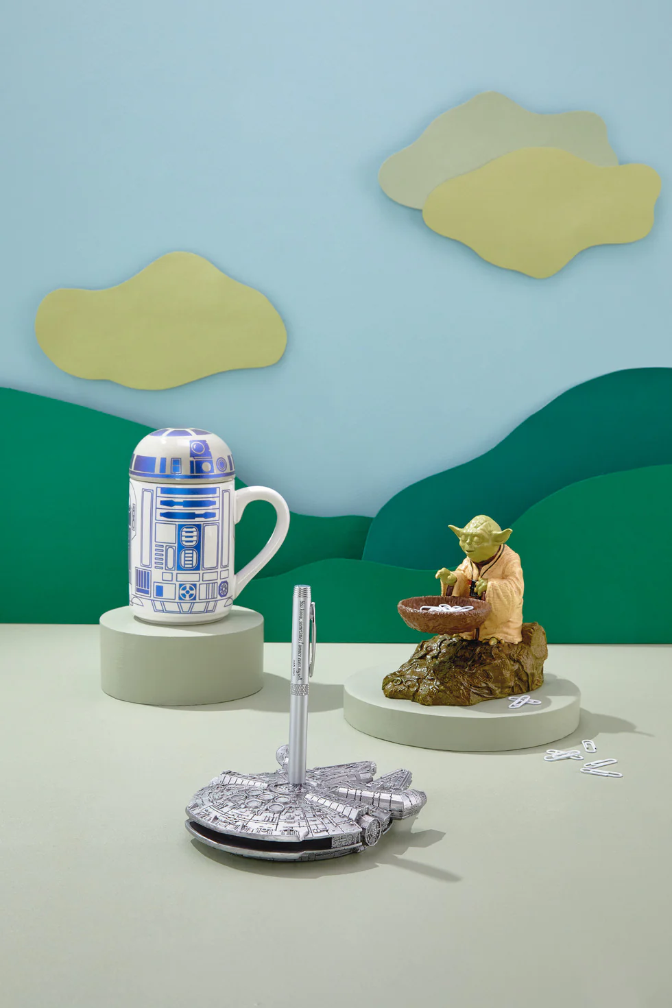 Star Wars™ Millennium Falcon™ Desk Accessory With Pen - Image 6